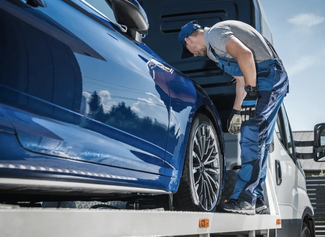 Gatineau local tow truck loading vehicle